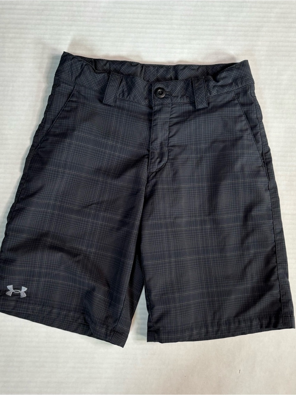 Under Armour Boys Youth Large Black Plaid Athletic Shorts